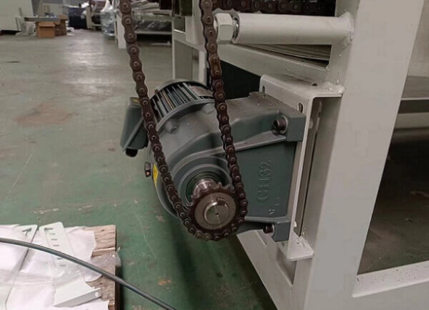 士元卧式马达减速机在纺织机械上的应用 拷贝.jpg